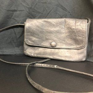 2 pocket crossbody bag